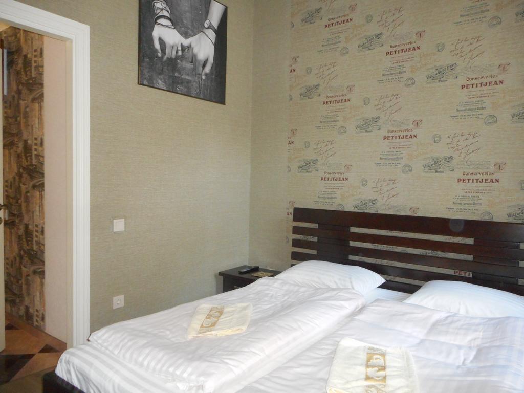 Hostel Q ,15 Хв До Жд Вокзалу Liov Exterior foto